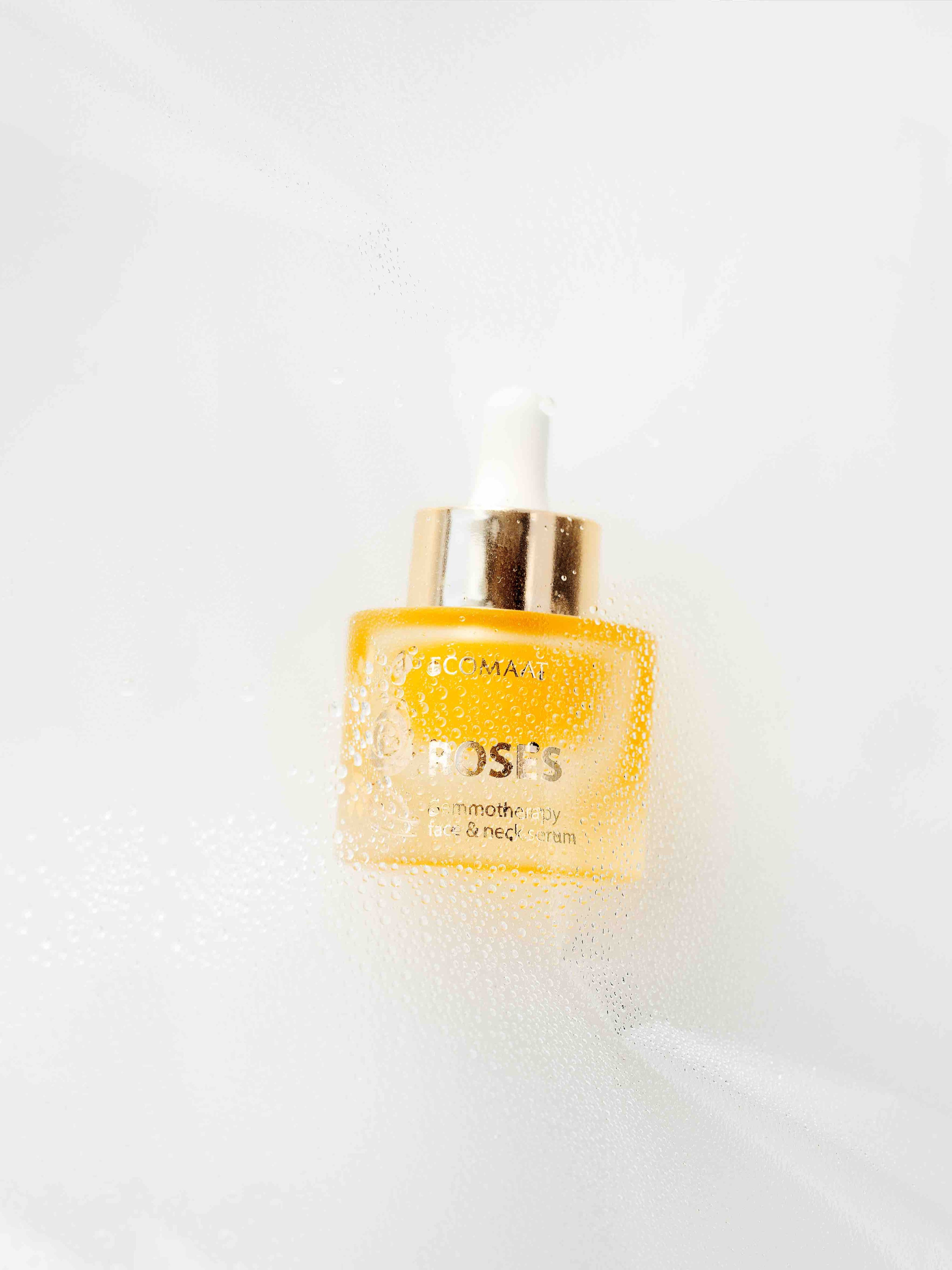 Botanical texture of ROSES Gemmotherapy Face & Neck Serum by Soul&Sage, intensive regenerative treatment for face and neck, available at Soul&Sage
